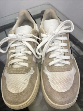 Veja Kids Sneakers in Beige, White and Navy